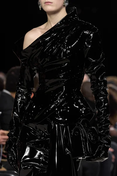 Look 27